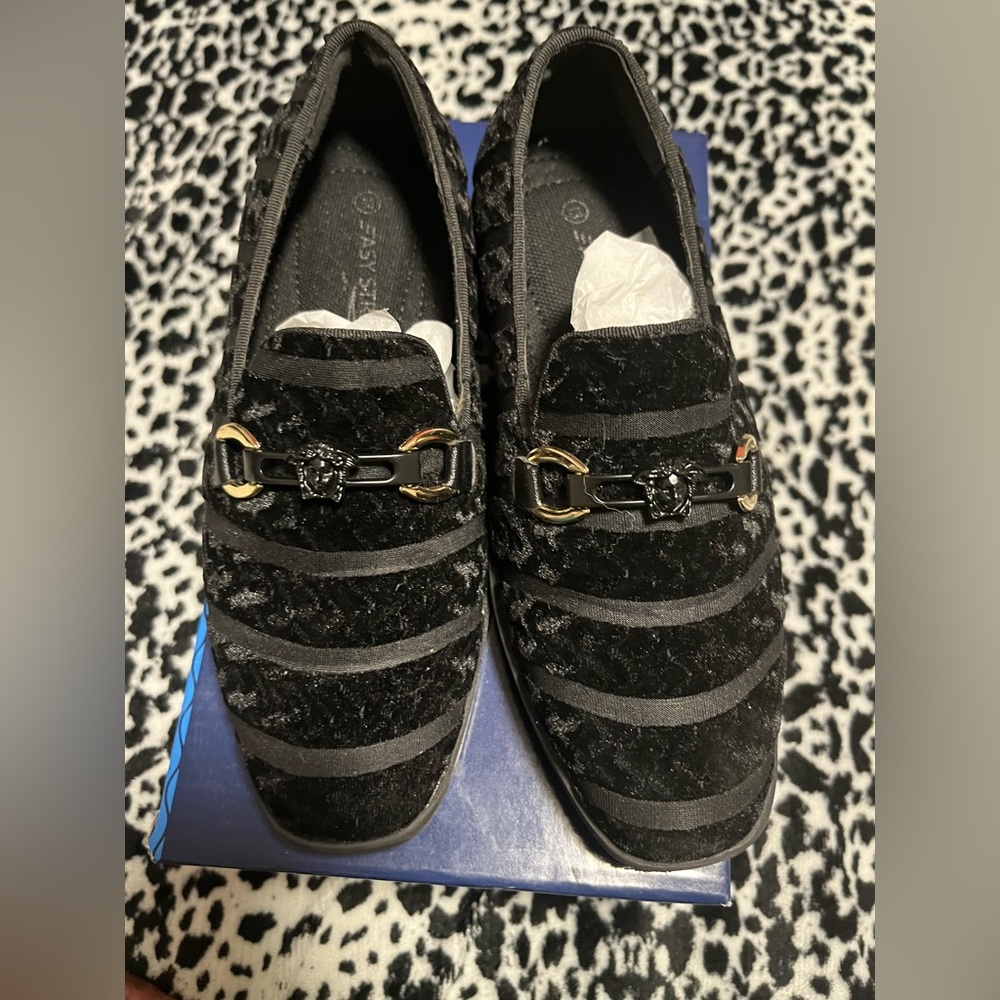 Easy strider little kid dress shoes.